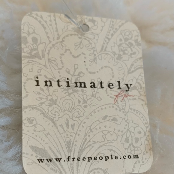 FREE PEOPLE intimately 47% nylon 47% micro modal floral cami NWT in size Medium - Picture 4 of 10